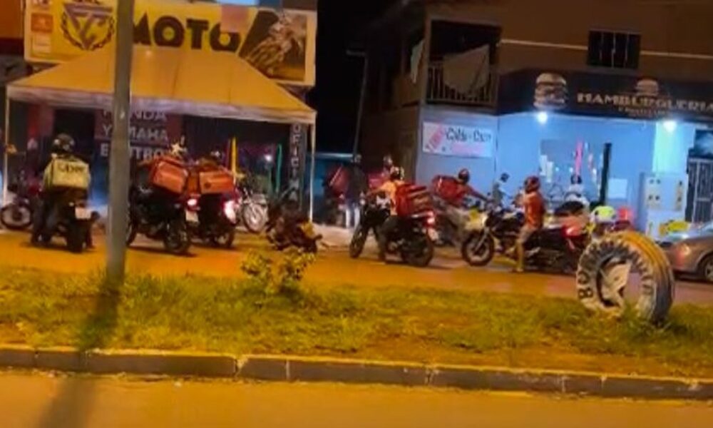 VÍDEO: Motoboys fazem buzinaço em casa onde entregador de aplicativo foi agredido por cliente na região Sul de Palmas