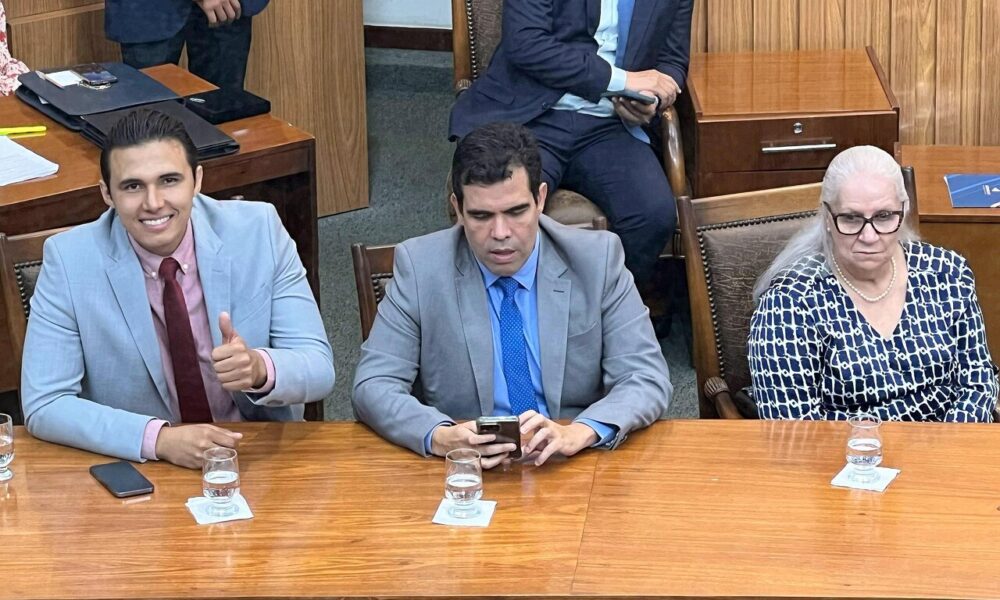 Pedro Cardoso representa Legislativo da Capital em sessão solene na Assembleia Legislativa