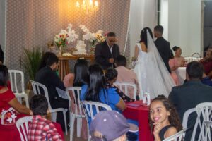 Sob a bênção do Pastor Claudemir Lopes, casal celebra casamento no setor Sol Nascente, na região Sul de Palmas