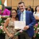 Vereador Mauro Lacerda presta homenagem à pioneira Dalma durante Sessão Solene em homenagem ao Dia Internacional da Mulher