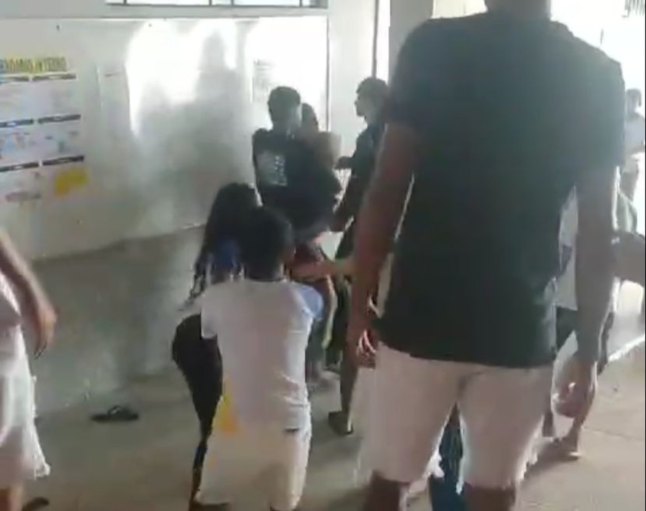 Confusão em escola estadual resulta em adolescente autuado por lesão corporal em Monte do Carmo; VEJA VÍDEO