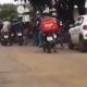 VÍDEO: Motoboys protestam em frente a restaurante em Palmas após mau tratamento de proprietário