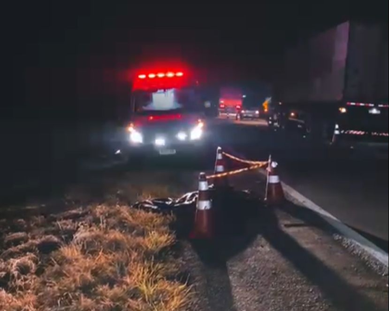 VÍDEO: Motociclista morre em colisão com ônibus na BR-153 entre Cariri e Gurupi; saiba detalhes