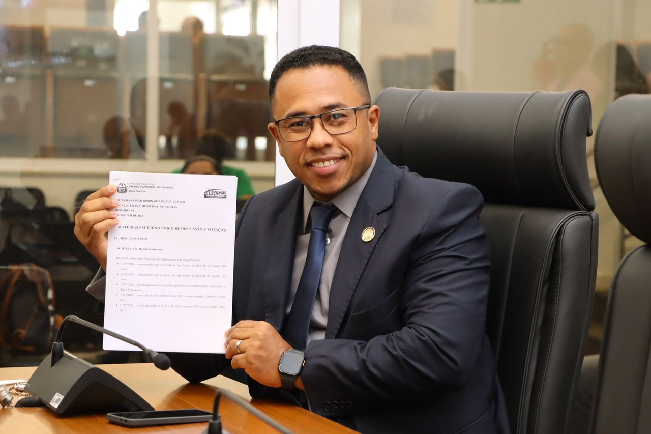 Vereador Daniel Nascimento protocola requerimento para instalação de placas indicativas em Palmas