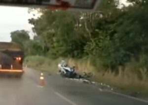Grave acidente envolvendo colisão de dois veículos deixa um motorista morto na BR-153, em Miracema