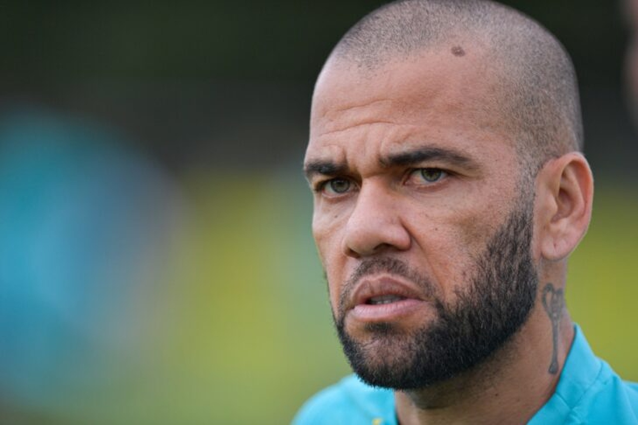 Liberdade à vista? Daniel Alves paga fiança de 1 milhão de euros e deve ser solto hoje