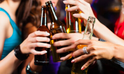 Ressaca moral e ligações para ex: por que os jovens estão reduzindo o consumo de álcool?