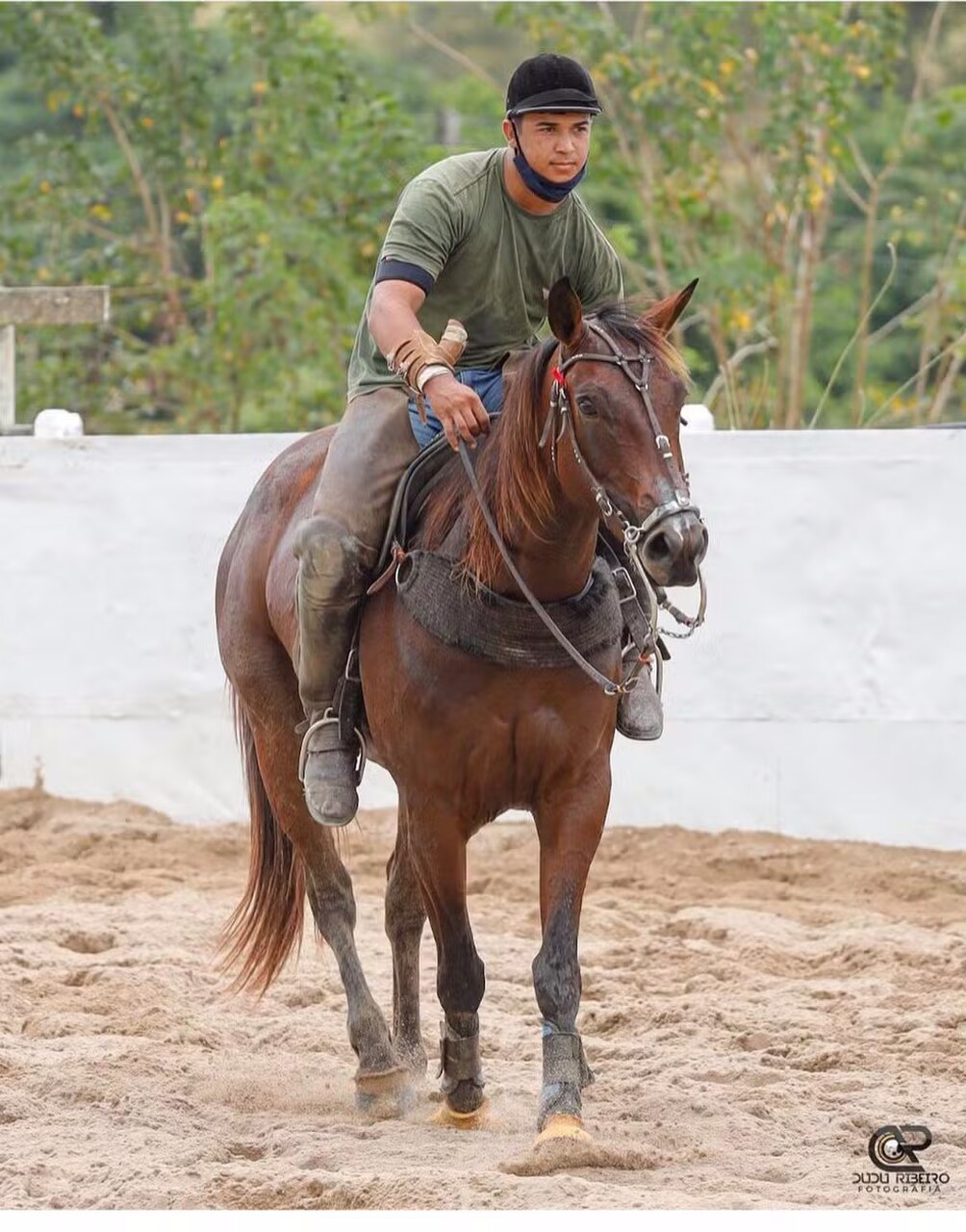 Trágico! Vaqueiro de 22 anos e cavalo morrem após choque elétrico em caminhão durante vaquejada no Tocantins