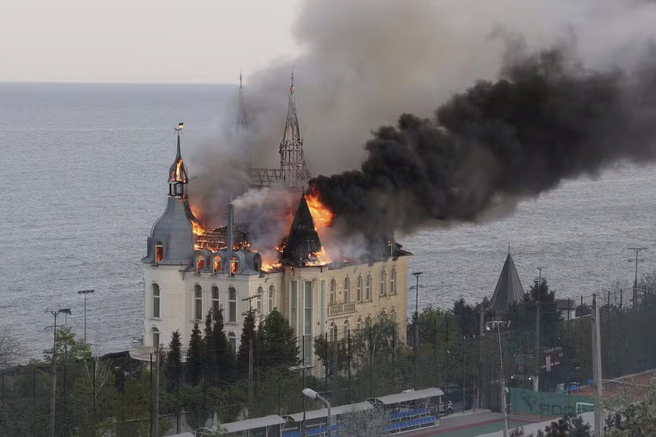 VÍDEO: Ataques russos destroem “Castelo do Harry Potter” na Ucrânia