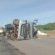 Carro colide frontalmente com carreta e deixa motorista ferido na TO-050, entre Palmas e Porto Nacional; saiba detalhes