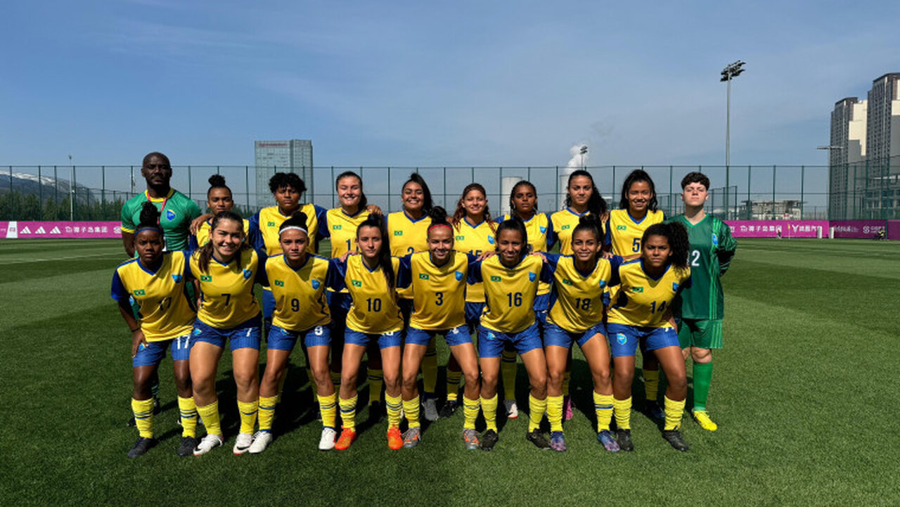 Time feminino do Tocantins se destaca no mundial escolar de futebol e ganha partida por 24x0