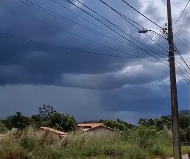 Após dias ensolarados, chuva surpreende palmenses nesta quarta-feira (15)