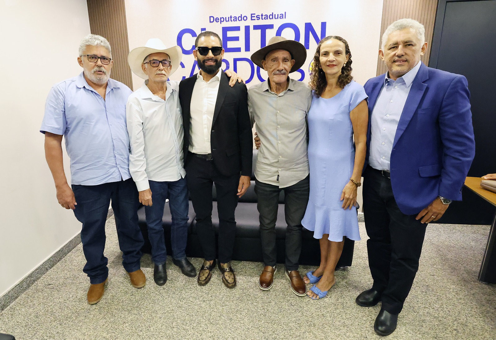 Deputado Cleiton Cardoso recebe visita de comitiva familiar