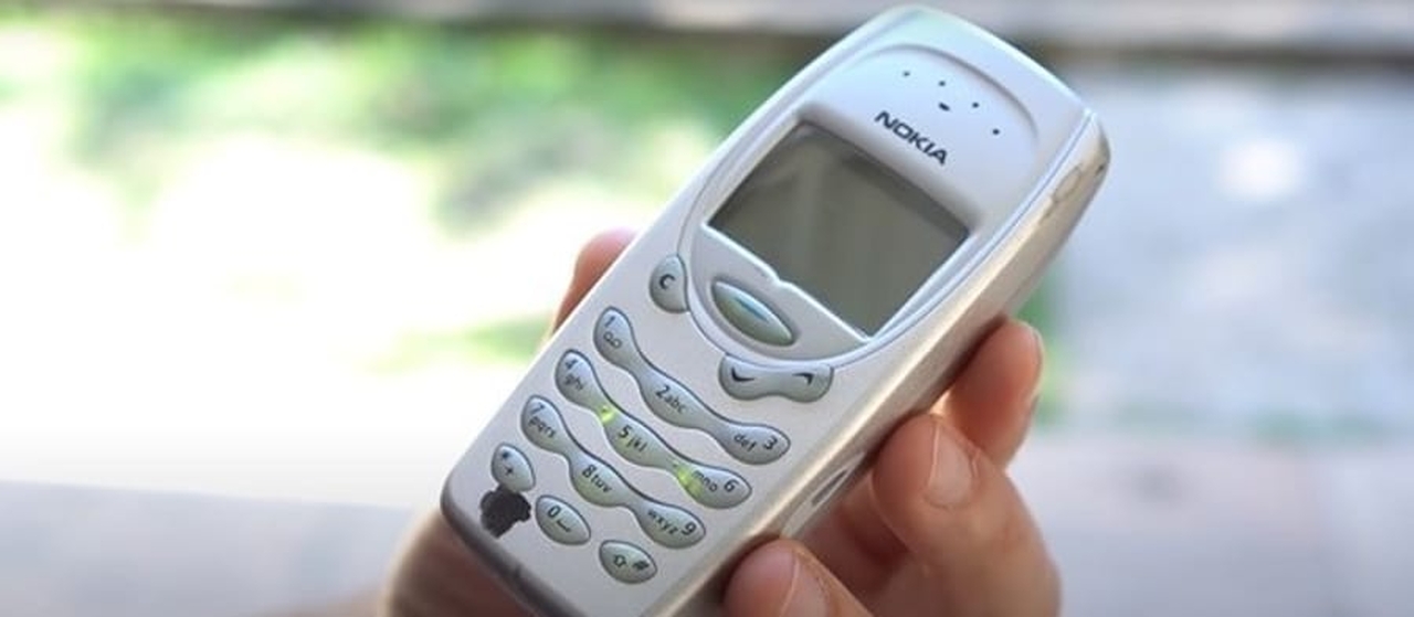 Com jogo da cobrinha, Nokia 'tijolão' é relançado após 25 anos