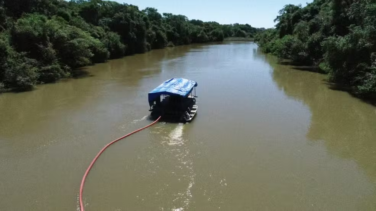 Balsa de mineração ilegal é encontrada em rio de Jaú do Tocantins