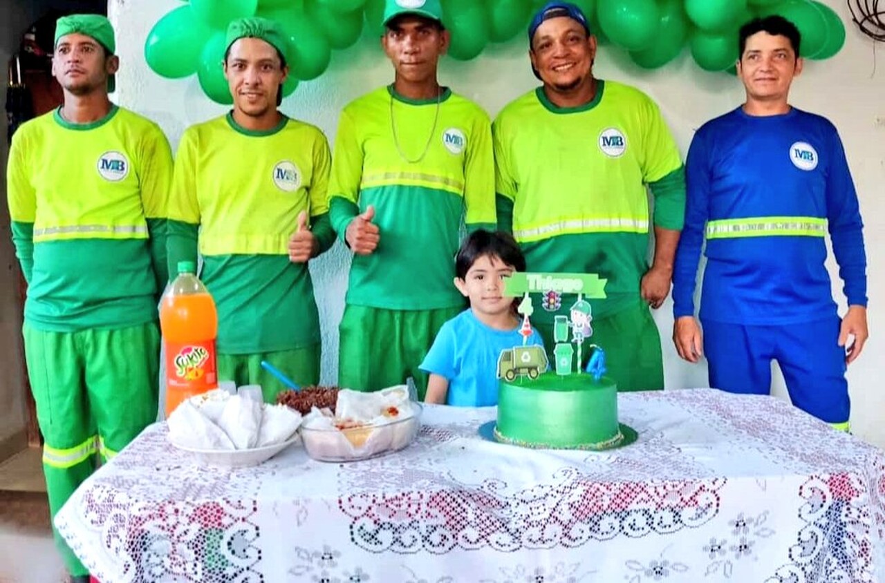 Alerta fofura! Menino de 4 anos homenageia garis com tema de festa de aniversário em Palmas