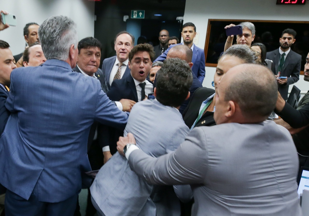 Câmara vota hoje proposta que pode punir deputados 'brigões'