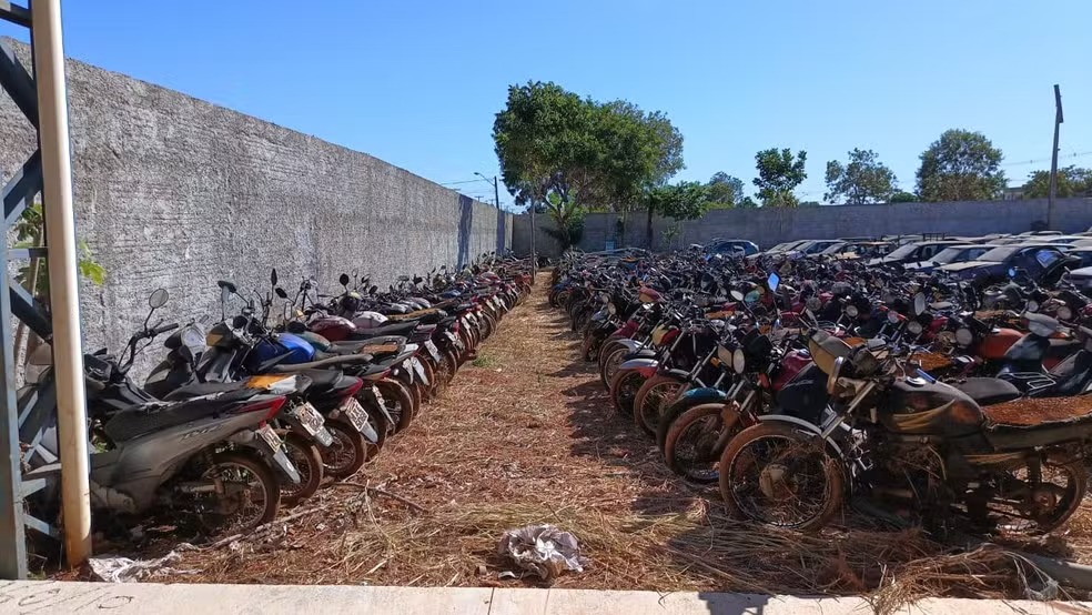 Veículos abandonados ou apreendidos em Palmas serão leiloados; confira as regras