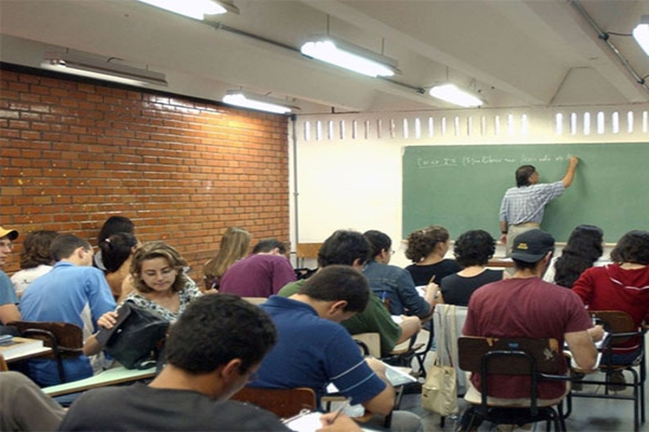 Saiba como o novo ensino médio altera o período noturno dos alunos