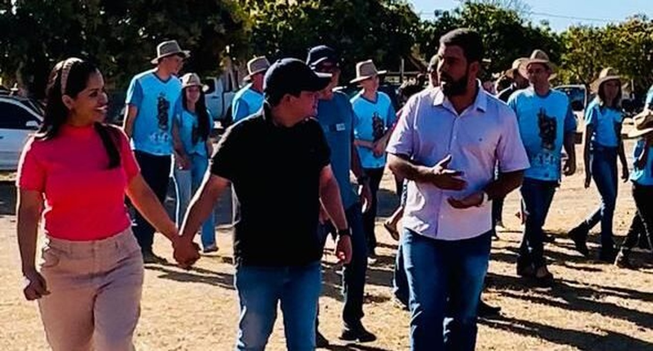 Pré-candidato a prefeito Jailton Bezerra participa da saída das folias na Romaria da Sucupira em Dianópolis