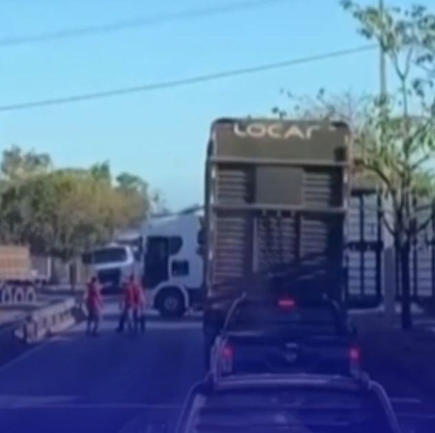 Vídeo mostra caminhoneiros brigando na BR-153, em Talismã; ASSISTA