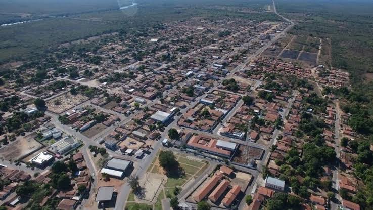 Justiça determina suspensão de pesquisa eleitoral que indica liderança de Fábio da Farmácia à prefeitura de Paranã