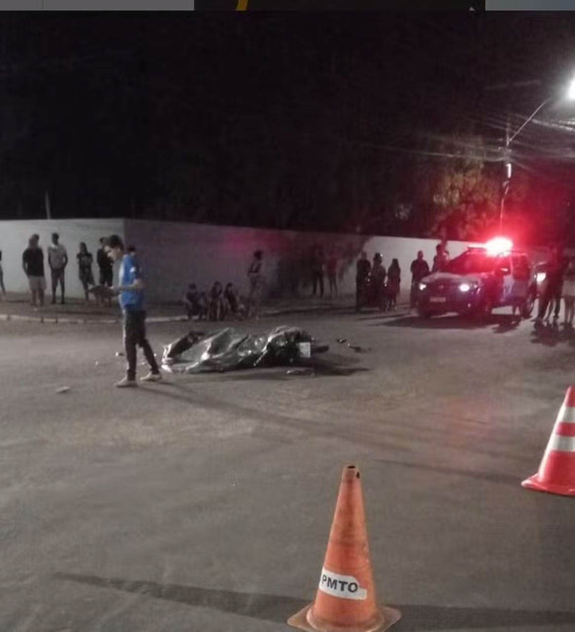 Caminhão-baú atropela motociclista em Colinas e condutor foge sem prestar socorro; vítima morreu no local