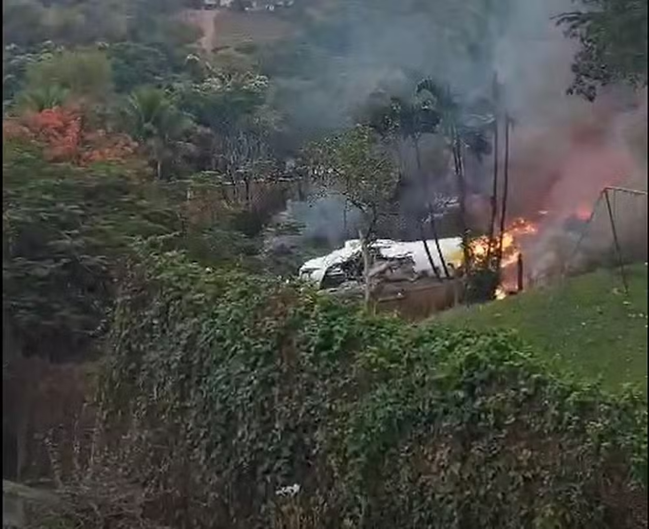 VÍDEO: Avião de passageiros cai no interior de São Paulo