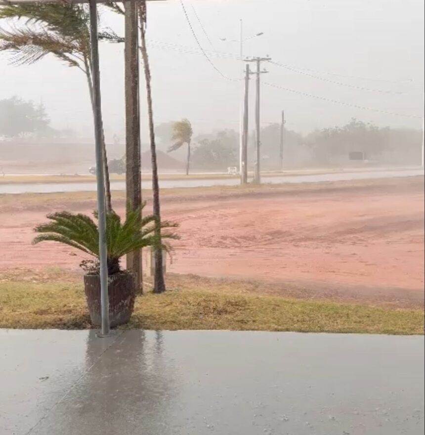 ELA VEIO AÍ! Moradores de Palmas registram chuva na tarde desta quarta-feira (25)