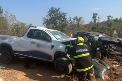 Acidente próximo a Dianópolis deixa quatro pessoas feridas e veículos destruídos