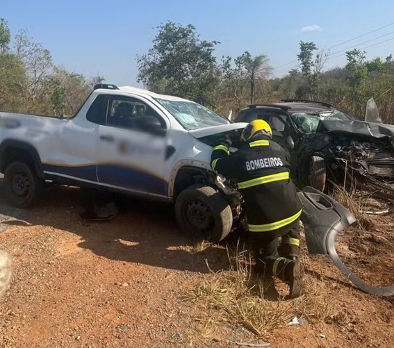 Acidente próximo a Dianópolis deixa quatro pessoas feridas e veículos destruídos