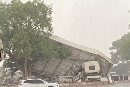 Temporal em Tabocão derruba estrutura de posto de combustíveis