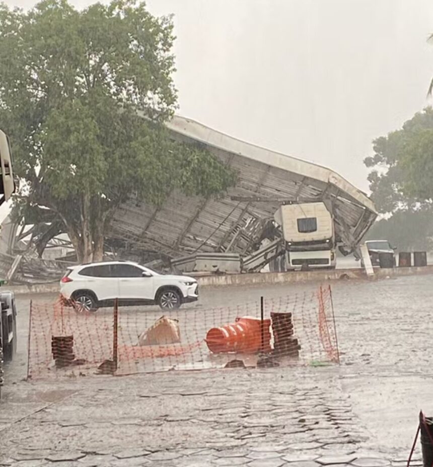 Temporal em Tabocão derruba estrutura de posto de combustíveis