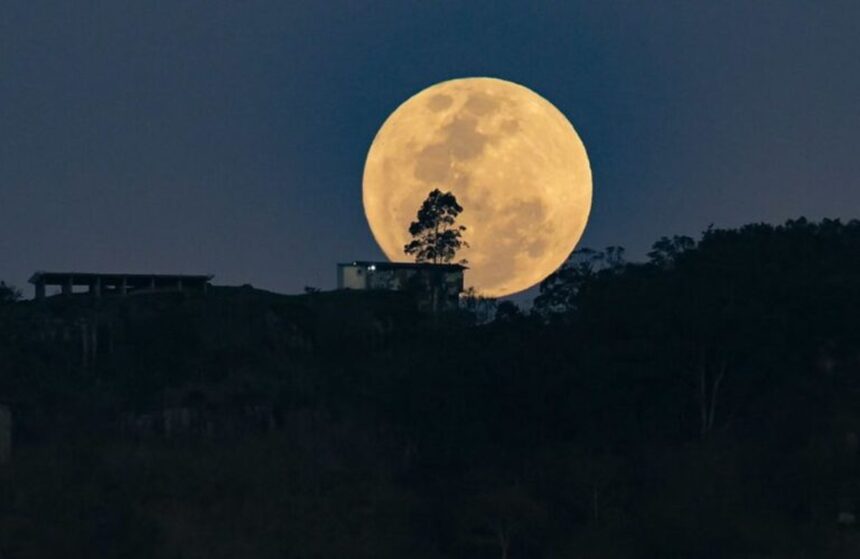 Fenômeno da superlua pode ser visto no céu nesta quinta-feira (17); saiba quando observar