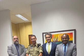 Vereador Joatan de Jesus, presidente da Comissão de Segurança Pública, participa de reunião no Fórum da Comarca de Palmas