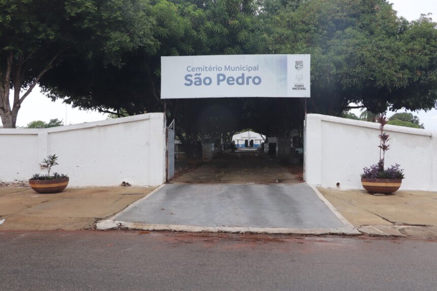 Cemitérios são preparados para visita no Dia de Finados em Porto Nacional