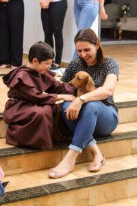 "Bênção dos Animais": Colégio de Palmas promove evento com adoção de pets