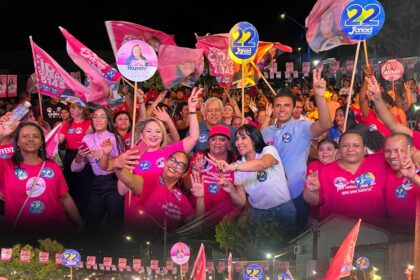 Multidão de apoiadores acompanha reunião de encerramento da candidata a vereadora de Palmas Cida Rozeno