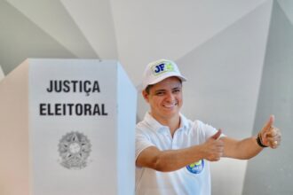 "Fizemos uma campanha limpa e mostramos que Araguaína pode mais", diz Jorge Frederico ao votar