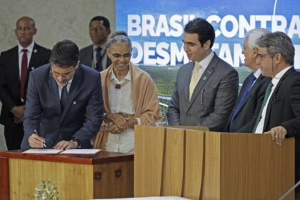 Tocantins e três estados assinam Pacto Histórico para frear desmatamento e incêndios no Cerrado