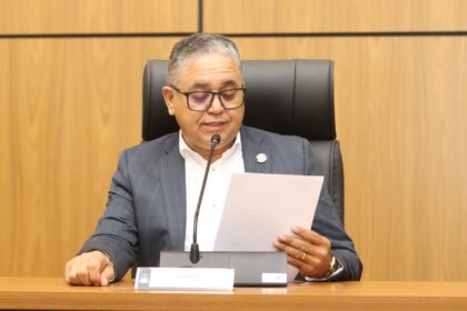 Vereador Eudes Assis solicita iluminação pública para Setor Santa Helena