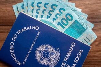 Salário mínimo em 2025: Novo aumento pode chegar a R$ 1.521; entenda