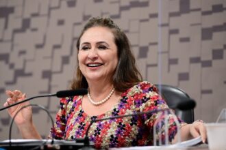 Governador Wanderlei Barbosa sanciona lei que concede Título de Cidadã Tocantinense à ex-senadora Kátia Abreu