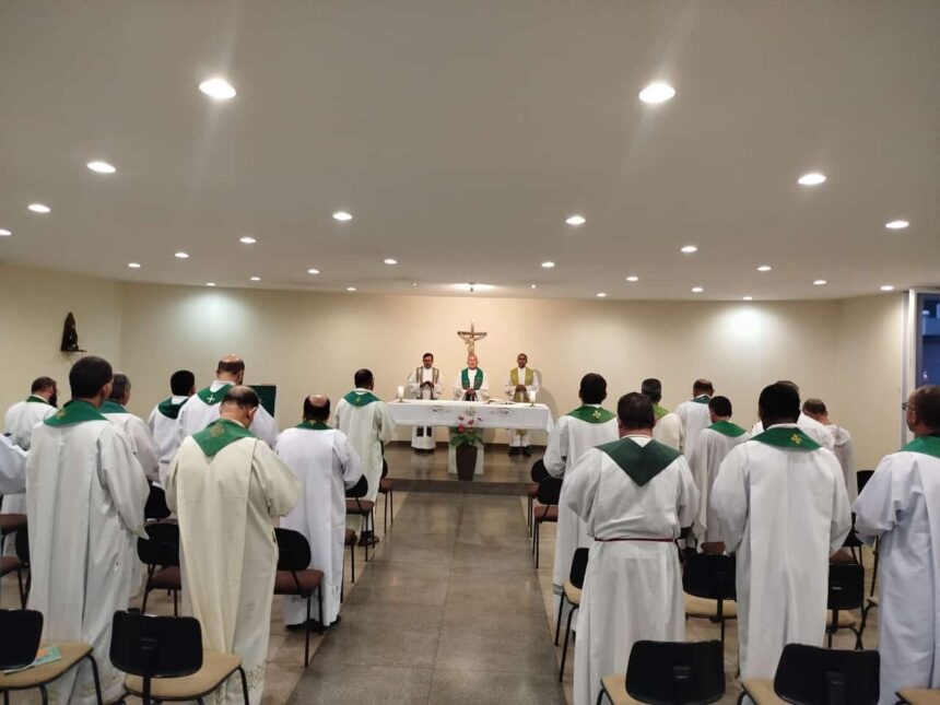 Clero da arquidiocese de Palmas aprofunda espiritualidade durante retiro em Brasília