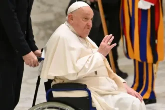 Papa Francisco tem evolução positiva em sua saúde, mas segue internado sob monitoramento médico; veja detalhes