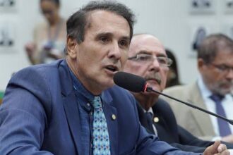 POLÊMICA: Deputado Gaguim usa argumento inusitado para defender Kasarin em Colinas: “balinhas para crianças”