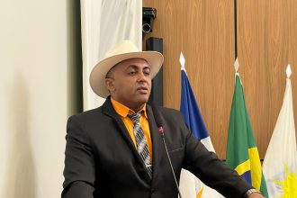 Vereador Dian Carlos leva à tribuna demandas da população e alerta para falhas no transporte e limpeza em Palmas