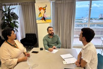 Coletivo SOMOS recebe representante de movimentos estudantis para debater gratuidade do transporte público em Palmas
