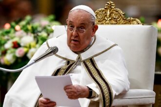 Papa Francisco sofreu dois episódios de insuficiência respiratória aguda, diz Vaticano