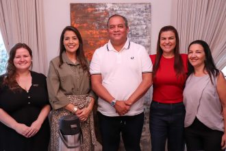 Débora Guedes se reúne com senador Eduardo Gomes e recebe apoio para construção de Centro de Educação Inclusiva em Palmas